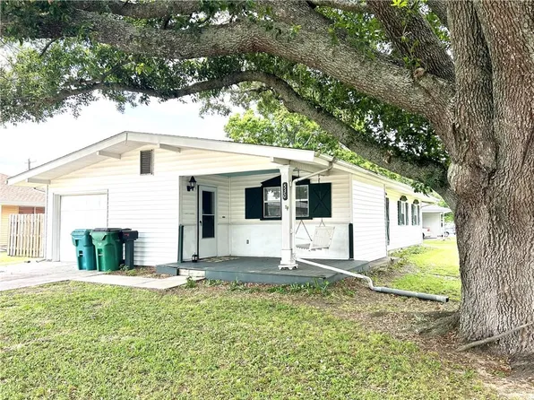 530 Dover Ln, Gretna, LA 70056