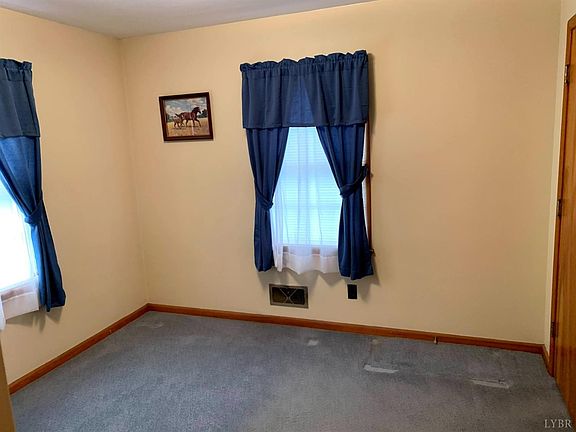 3rd image of 109 S Hillcrest Dr Lot 1