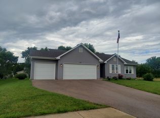 210 Sundance Trl, Capron, IL 61012
