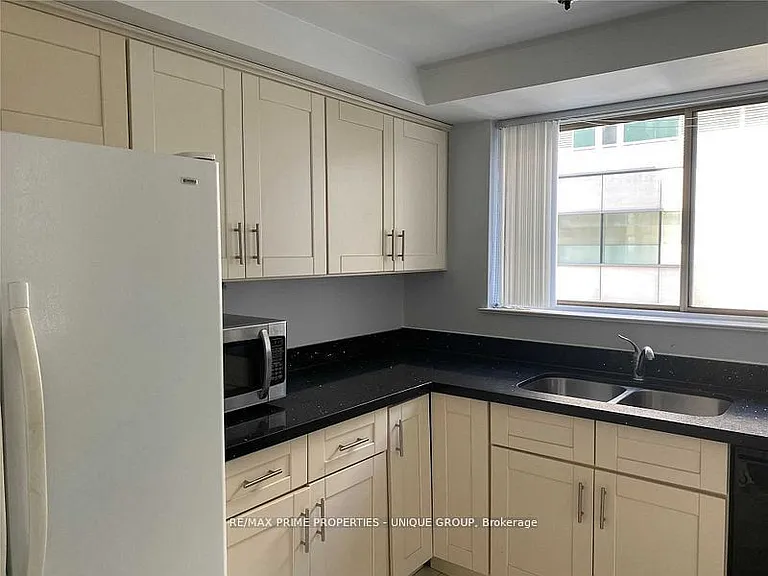 44 Gerrard St W #606 — Photo 3