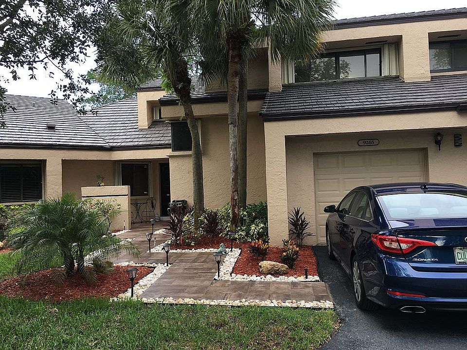 1st image of 9265 Chelsea Dr N