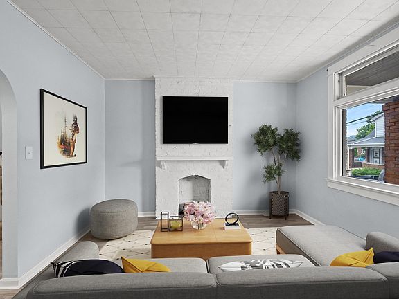 4th image of 210 Lafayette Ave
