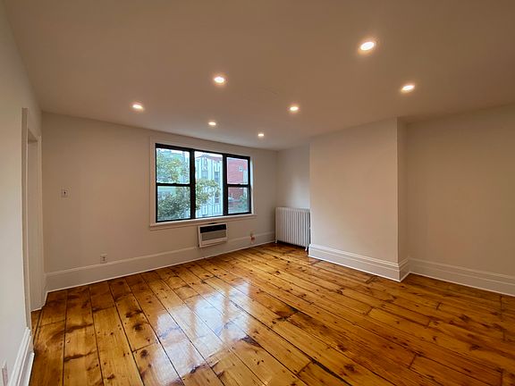 4th image of 269 Leonard St #2