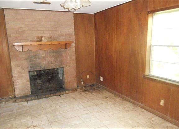 5th image of 1432 Park Dr