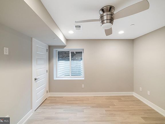 3rd image of 1524 W Stiles St #2