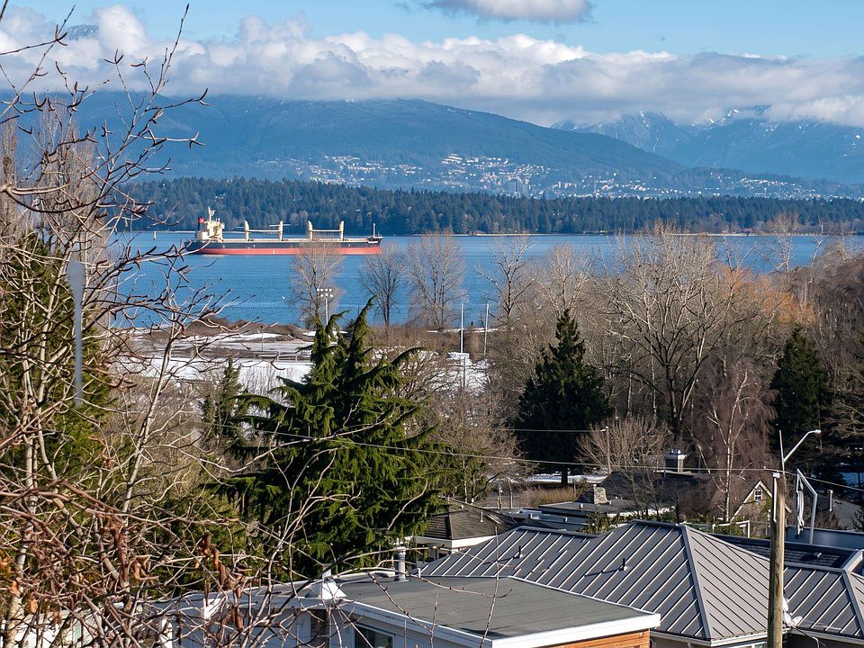 2nd image of 4390 Locarno Cres