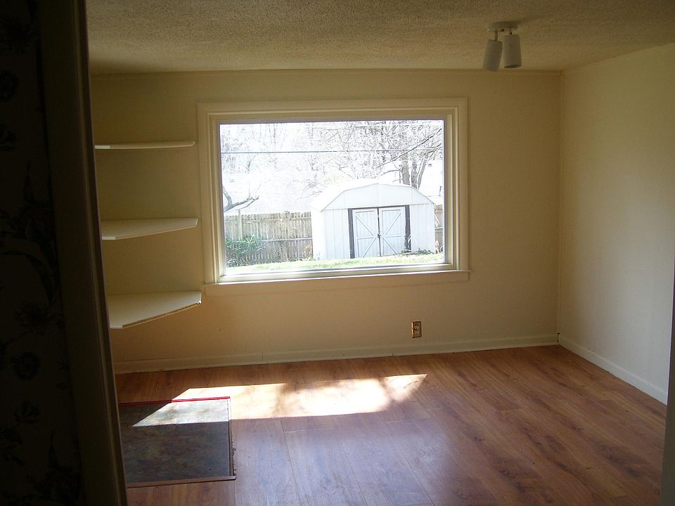 2nd image of 2701 W 76th St