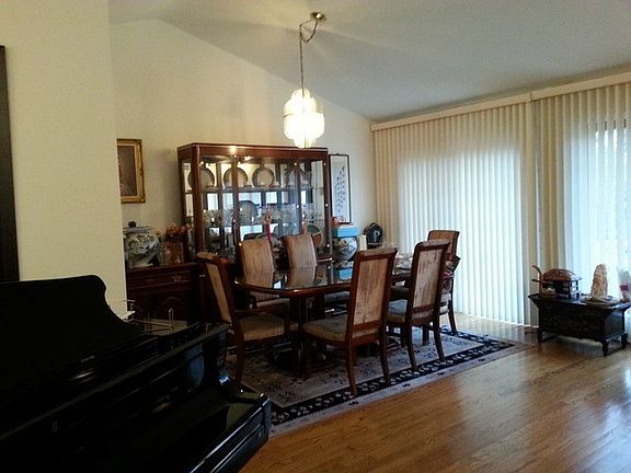4th image of 416 Vine Ct