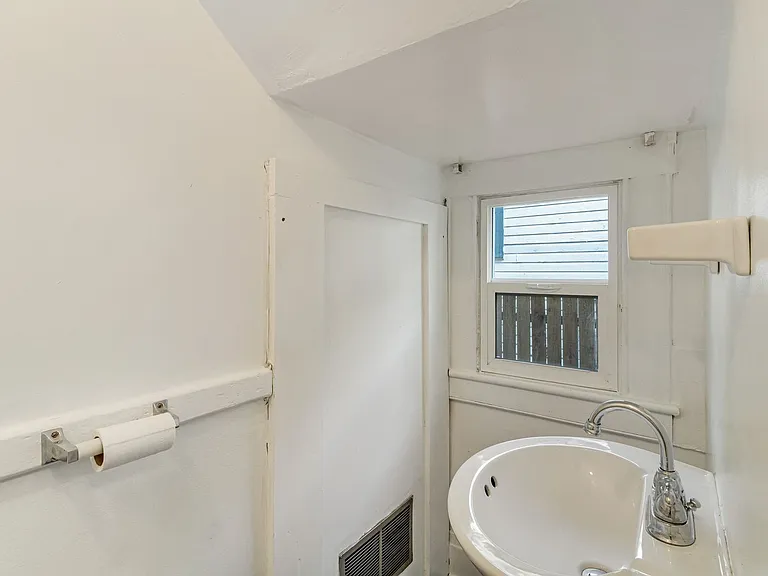 510 S 14th St — Photo 25
