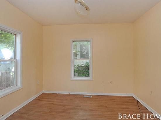 3rd image of 860 Martin Luther King Jr St SE