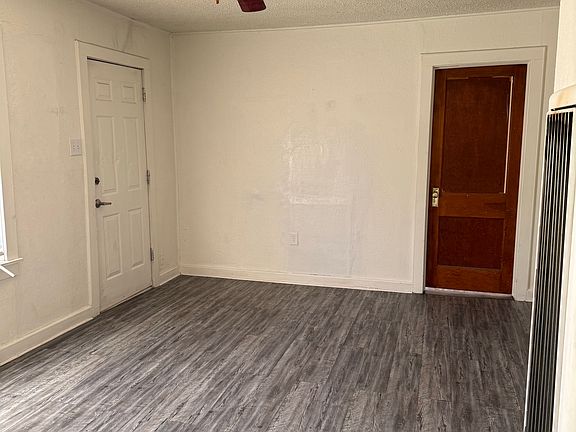 3rd image of 805 S Avenue A