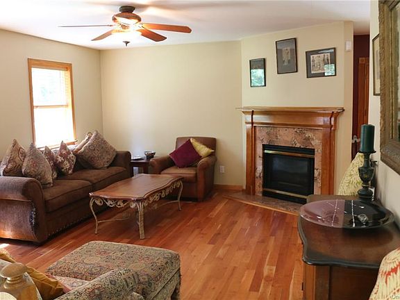 3rd image of 10 Morris Ln