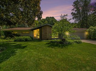 1592 Timberlane Dr, Saint Joseph, MI 49085