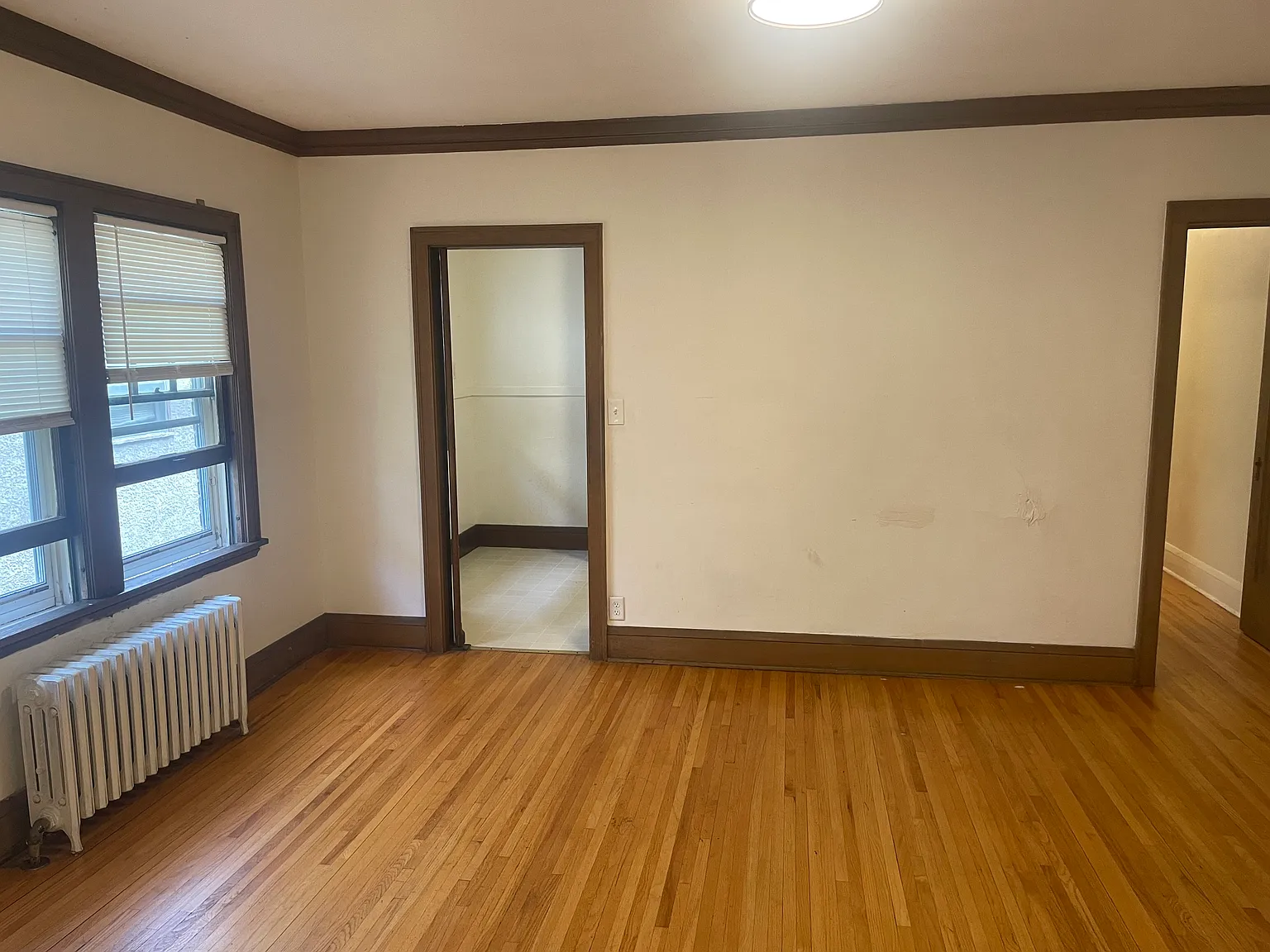 3 bed, 1200 sqft, $2,000 — Photo 2