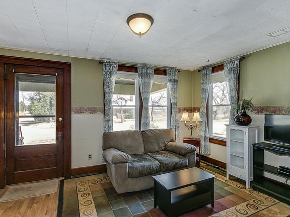 5th image of 2319 W Main St