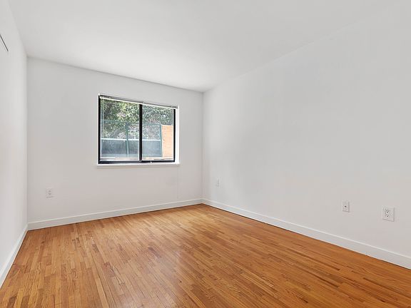 4th image of 309 W 30th St #2EE