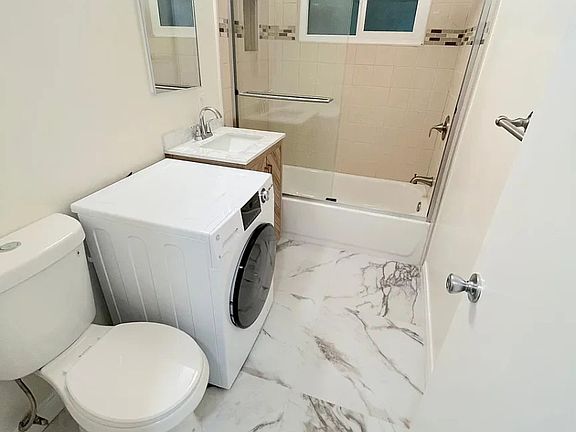 2nd image of 1417 N Harper Ave APT 5