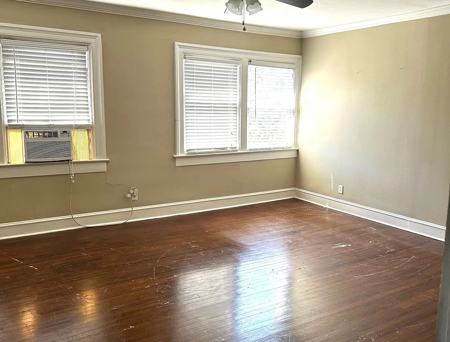 6 bed, 4296 sqft, $895 — Photo 4
