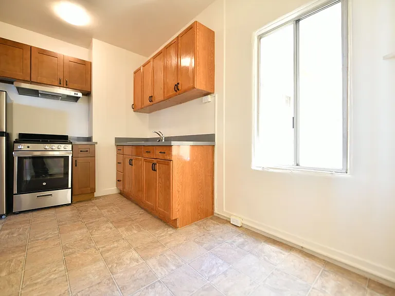 479 Merritt Ave — Photo 22