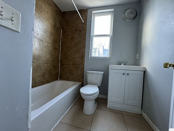 5th image of 625 Bramhall Ave #2R