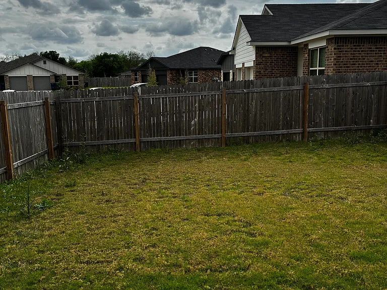 1201 Lehmann Dr — Photo 11