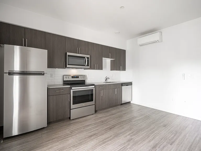 4620 N Maryland Ave #B103 — Photo 8