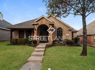 316 Village Dr, Red Oak, TX 75154