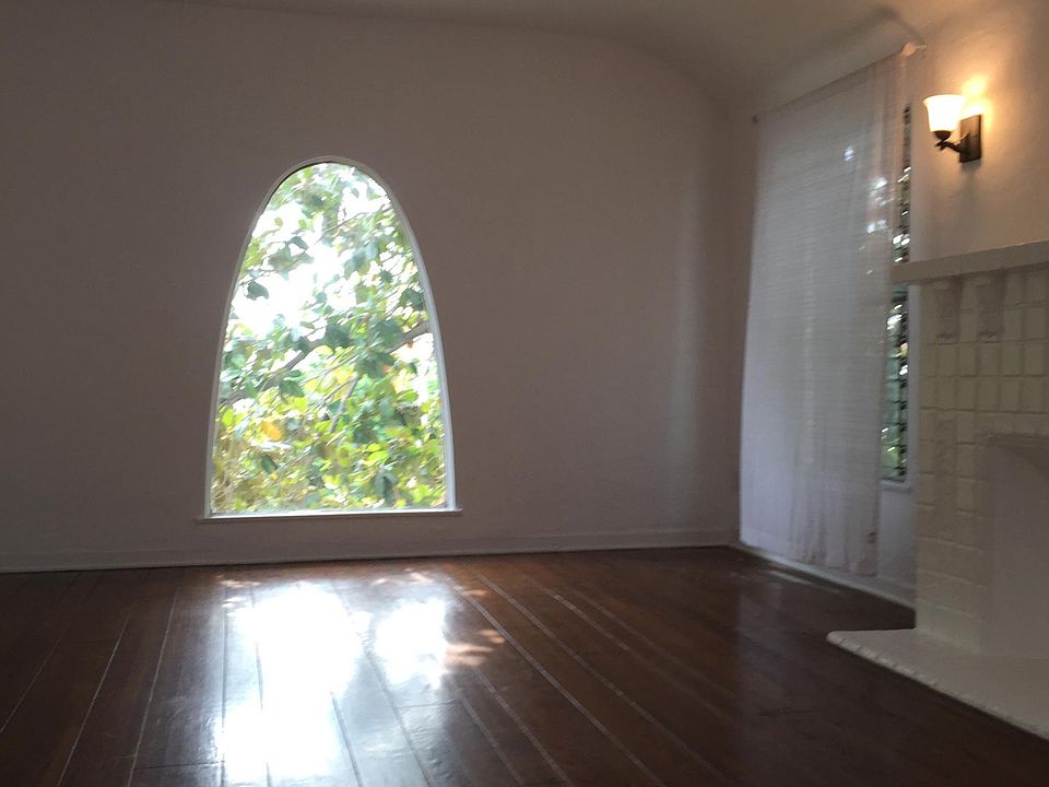 1st image of 913 S Holt Ave