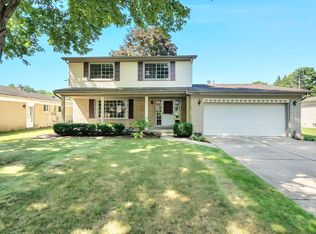 32229 Cambridge Dr, Warren, MI 48093