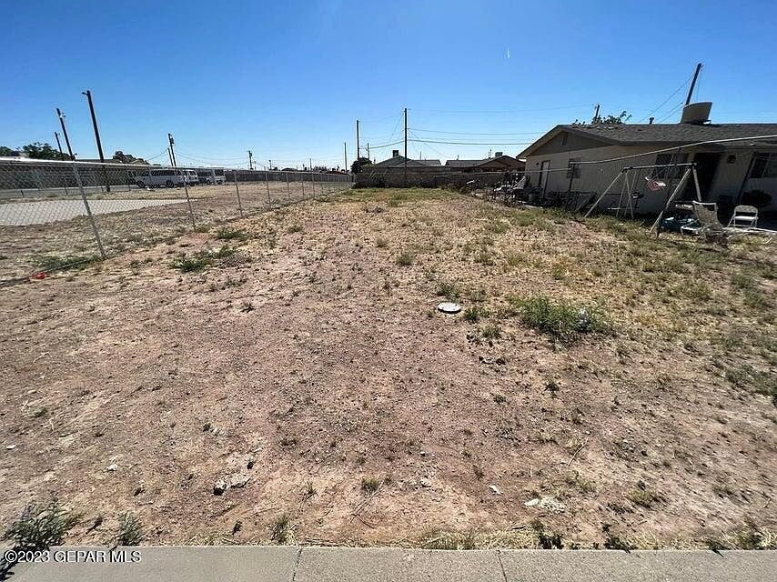 1st image of 8120 Pandora St