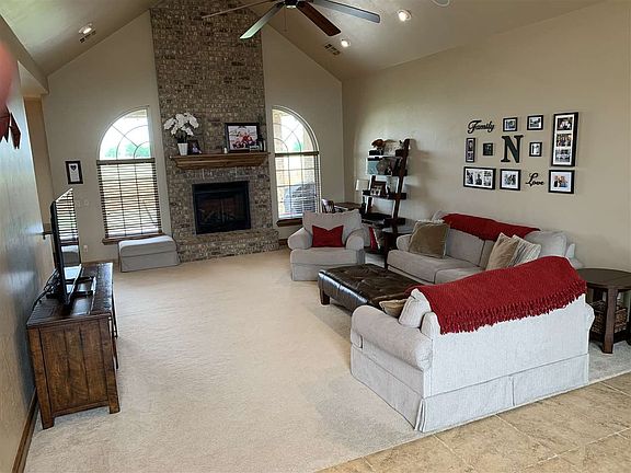 4th image of 501 Grizzly Ln