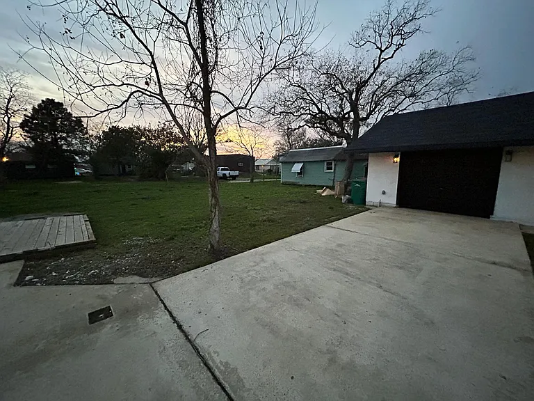 114 Alabama St — Photo 17