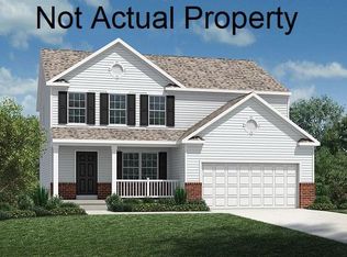 183 Chestnut Commons Dr, Commercial Point, OH 43116