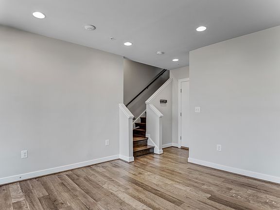 3rd image of 16592 Crabbs Branch Way