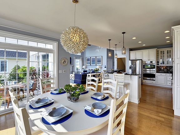 Kitchen & Dining