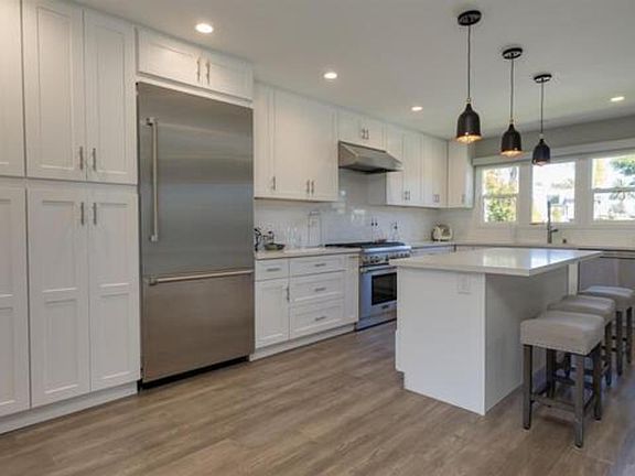 3rd image of 715 San Vicente Blvd