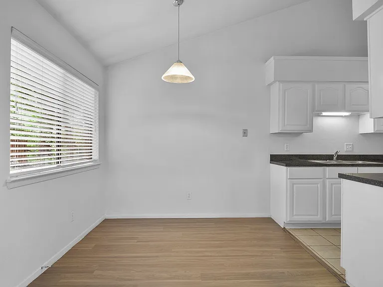 5720 Cedar Creek Dr — Photo 4