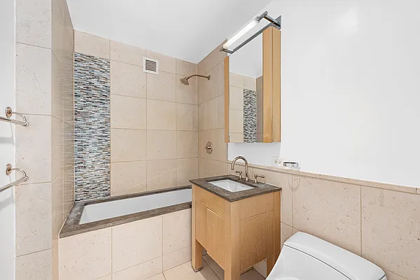 Rented by Douglas Elliman | media 27