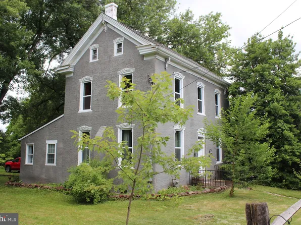 1221 N Gravel Pike, Zieglerville, PA 19492