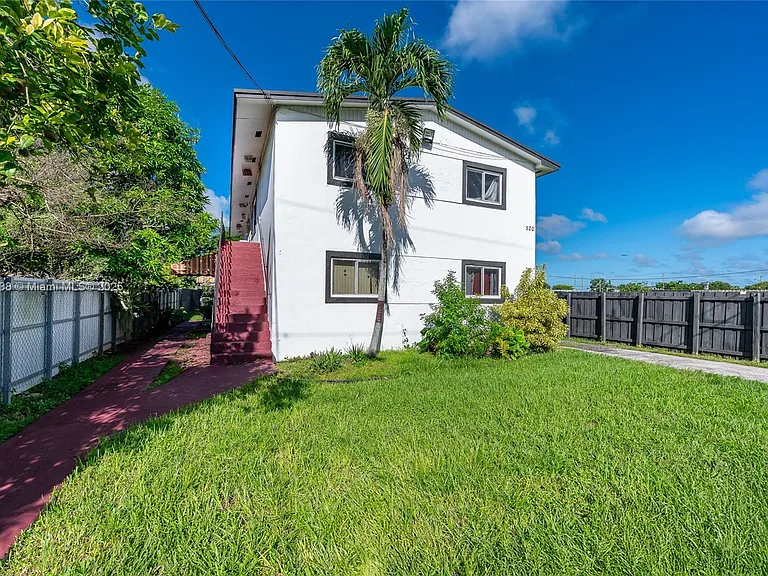 520 SW Krome Ter #1 — Photo 27