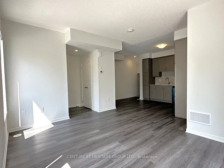 121 Honeycrisp Cres #Townhouse 243 — Photo 7