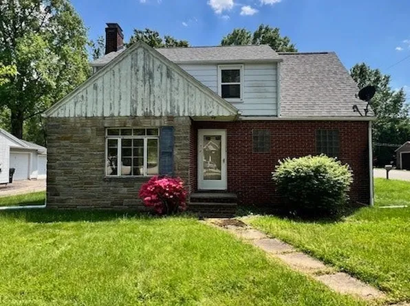 1606 E Maple St NW, North Canton, OH 44720