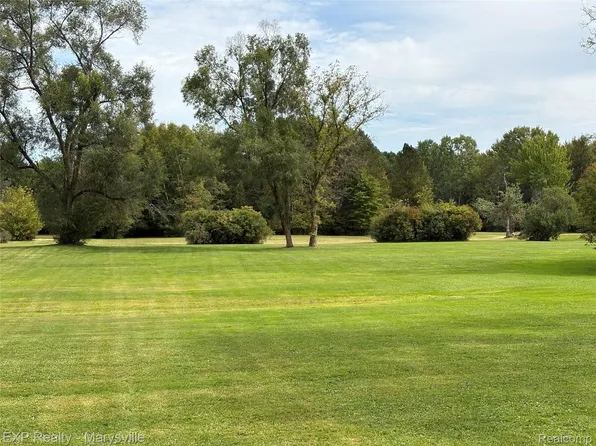 2142 Ditty Rd, Smiths Creek, MI 48074