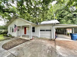 880 S Academy Ave, New Braunfels, TX 78130