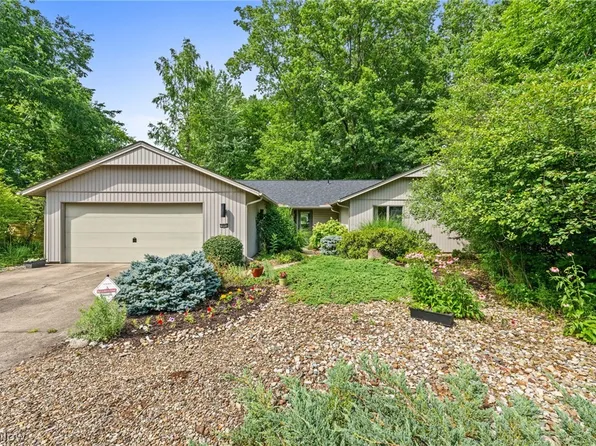 10803 Watercress Rd, Strongsville, OH 44149