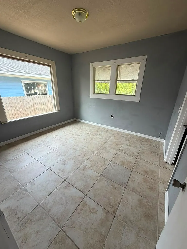 3 bed, 1385 sqft, $1,400 — Photo 3