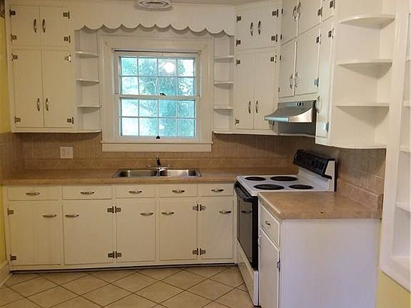 5th image of 300 Bryan St