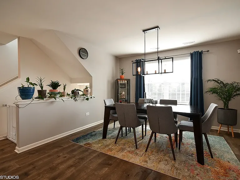 906 Bradford Dr — Photo 2