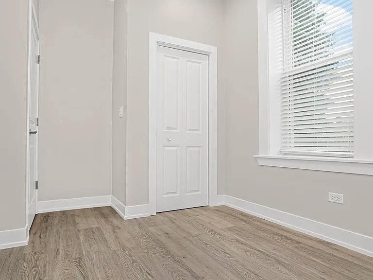 4523 N Elston Ave #1R — Photo 4