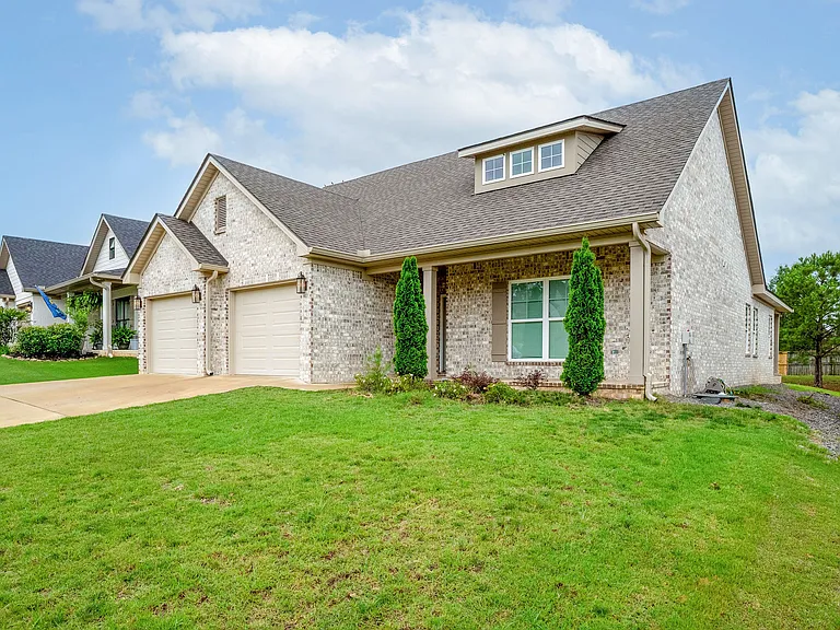 2451 Vesta Dr — Photo 37